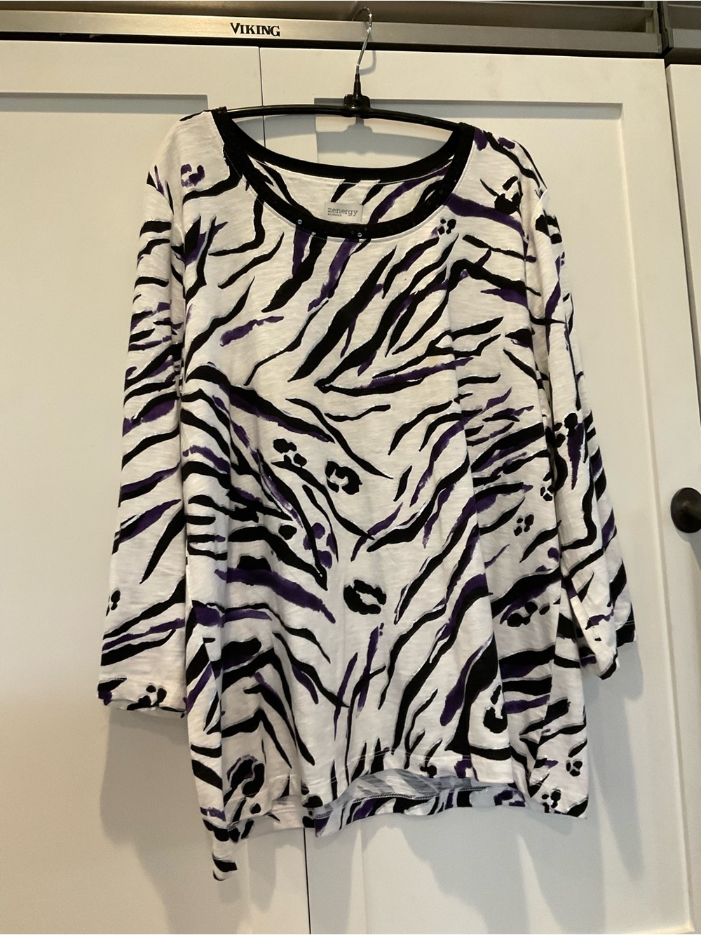 CHICO’S ZENERGY TOP SZ 3 14/16 SEQUIN, SILVER, BLK , WHITE